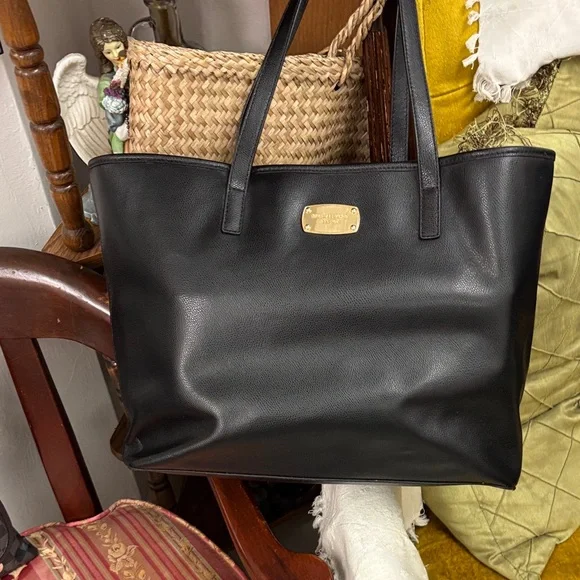 Michael Kors Elegant Black Leather Tote Bag